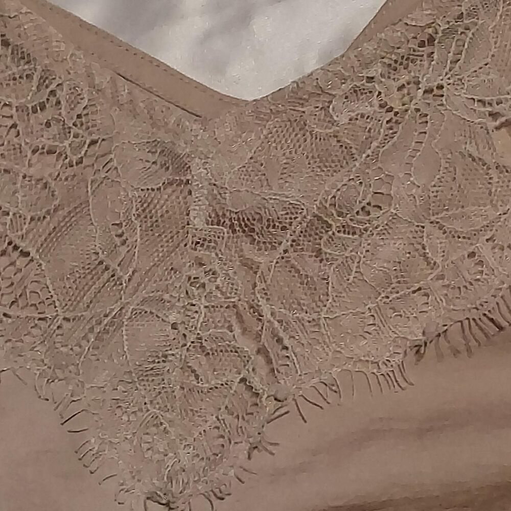 Maurices Women's Tan and Cream Sleeveless Blouse Size Med - Picture 4 of 4